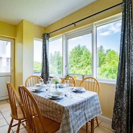 54 - Large Three Bed With Parking