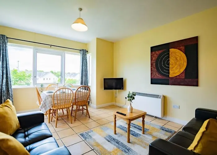 54 - Large Three Bed With Parking Апартаменты Голуэй