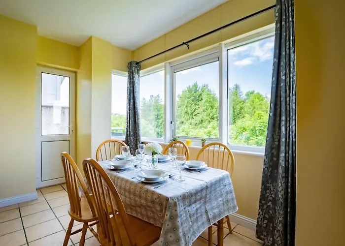 54 - Large Three Bed With Parking