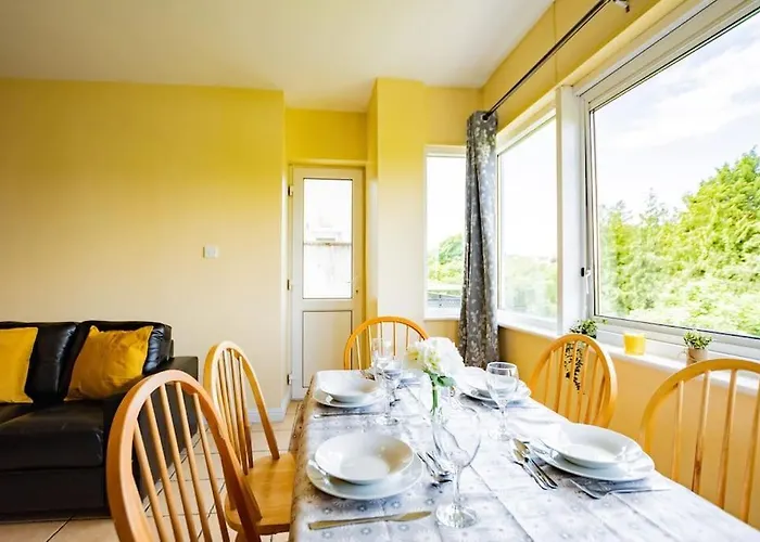 54 - Large Three Bed With Parking * Голуэй