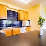 Apartment Spacious 3-bedroom With Free Parking *