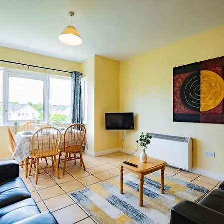 Spacious 3-bedroom With Free Parking Apartment Galway