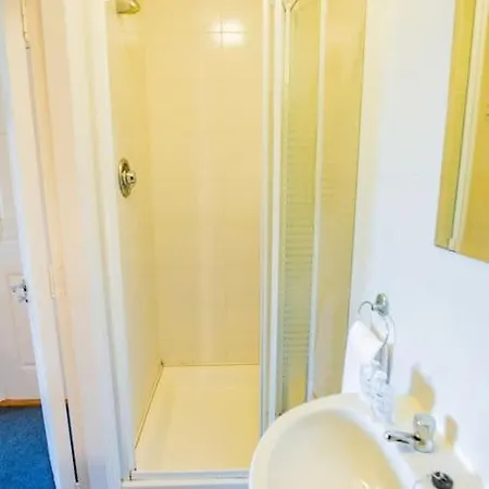 54 - Large Three Bed With Parking * Galway