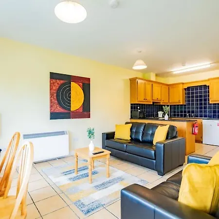 54 - Large Three Bed With Parking Apartment