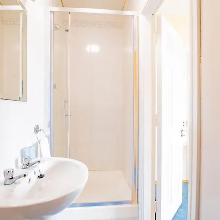 54 - Large Three Bed With Parking Galway