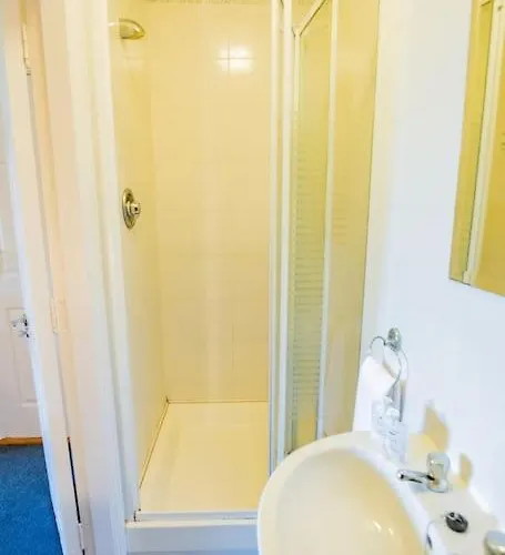 54 - Large Three Bed With Parking * Galway