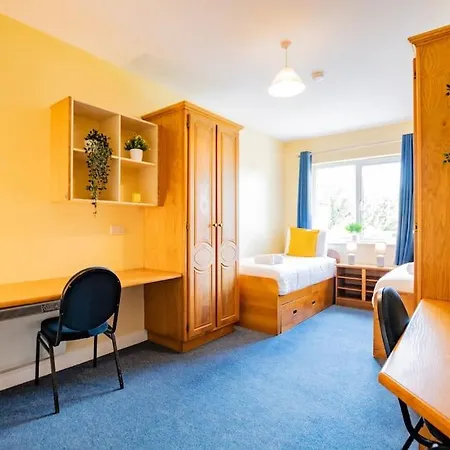 Spacious 3-bedroom With Free Parking Апартаменты *