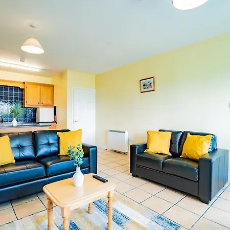Апартаменты Spacious 3-bedroom With Free Parking Голуэй
